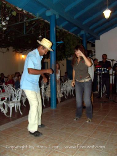 2004 Cuba, Trinidad, Casa de la Trova, DSC01010 B_B720